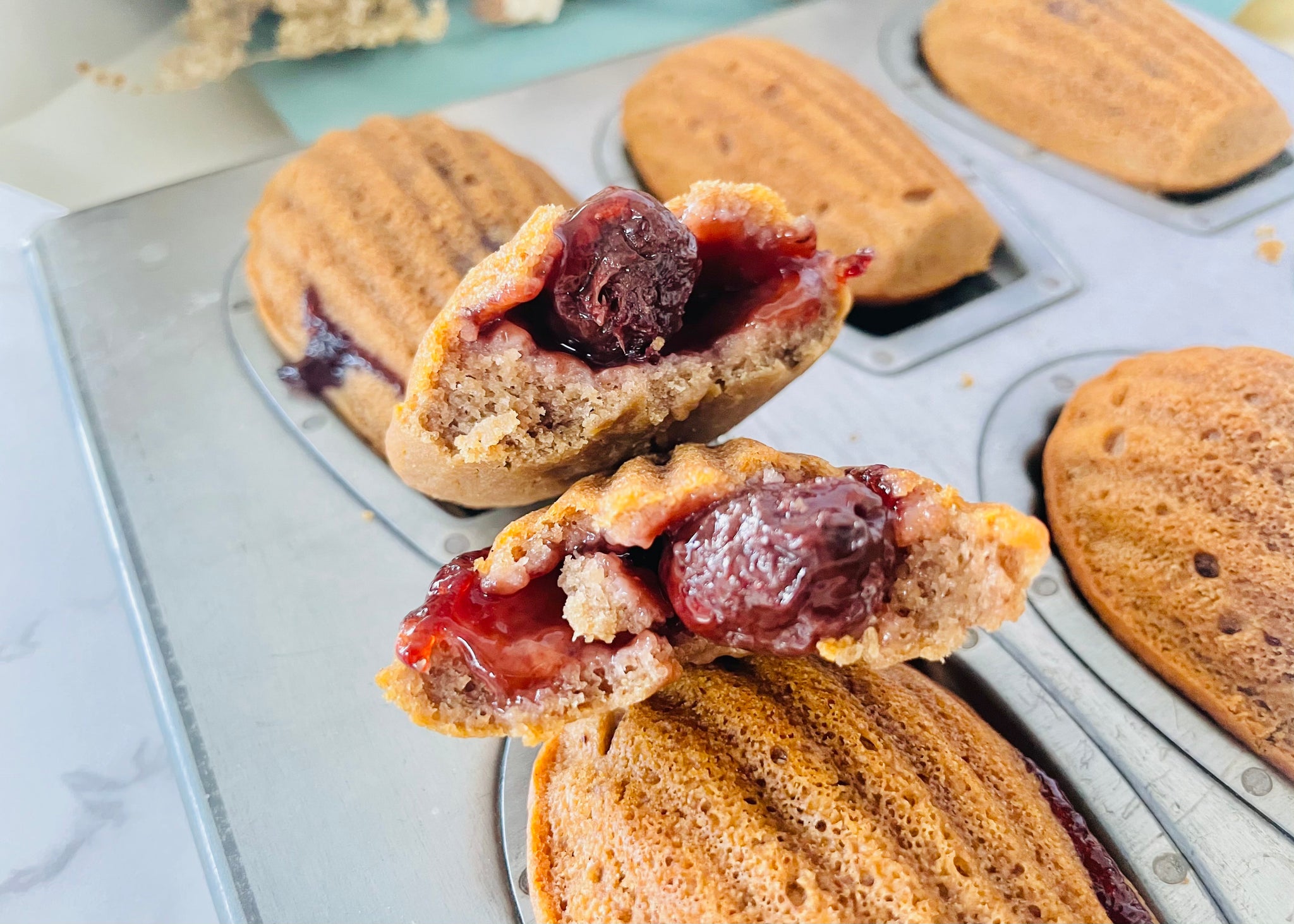 Strawberry Jam Madeleines 士多啤梨果醬瑪德蓮