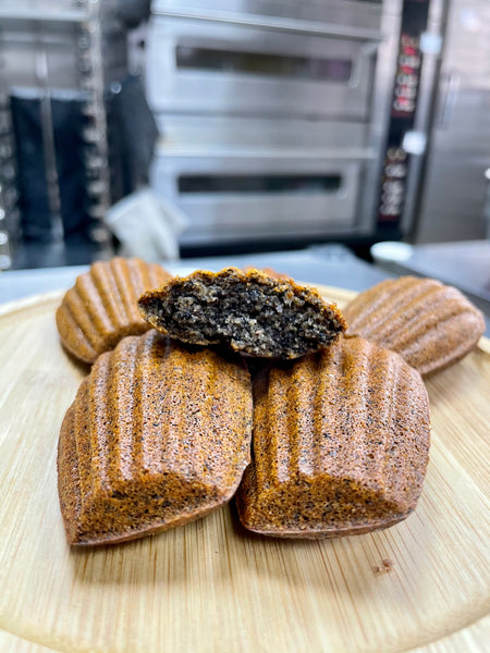 Coconut Sesame Madeleines 椰子芝麻瑪德蓮