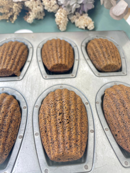 Coconut Sesame Madeleines 椰子芝麻瑪德蓮